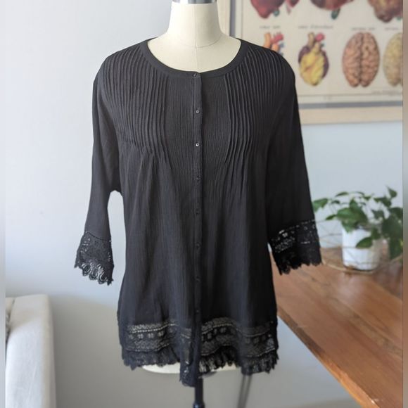 ellos Tops - Ellos black trim crochet top 22-24